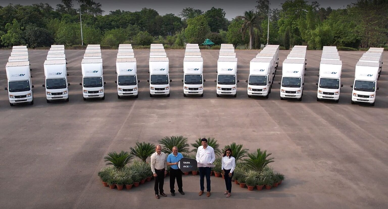 Mr.-Vinay-Pathak-Vice-President-Business-Head-_E2_80_93-SCVPU-Tata-Motors-and-Mr.-Maxson-Lewis-Founder-CEO-of-Magenta-Mobility-during-the-Ace-EV-key-handover-ceremony-1536x829