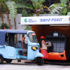 Woman-driver-swapping-at-the-IndianOil-SUN-Mobility-station