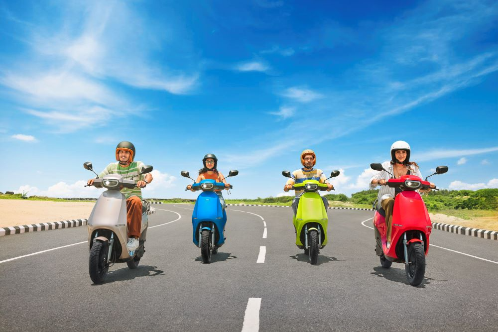 S1-Air-comes-with-a-powerful-3kWh-battery-and-offers-a-range-of-125-kmph-1 (1)