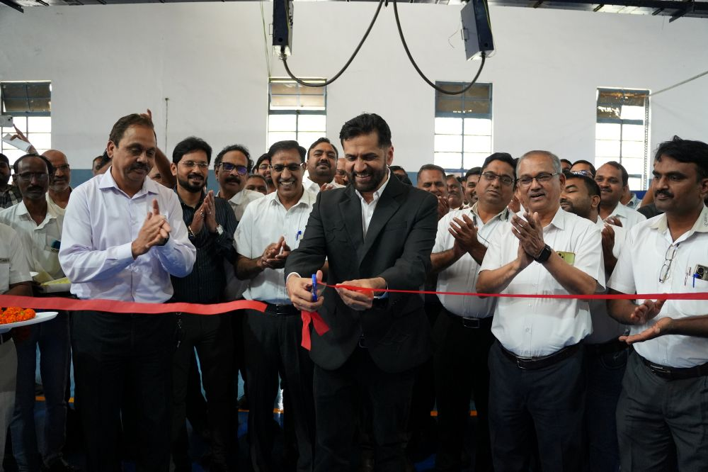 Centre-Mr.-Ajinkya-Firodia-Vice-Chairman-Managing-Director-Kinet.-1