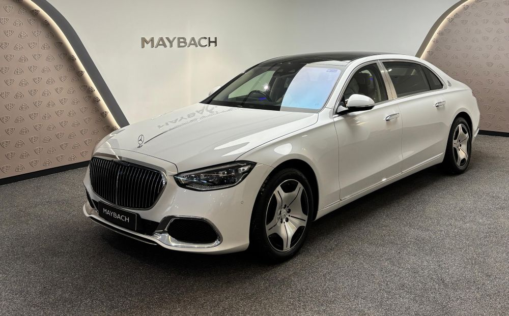 Image-04_-Mercedes-Benz-India-inaugurates-a-state-of-art-luxury-showroom-in-Raipur-City-Star