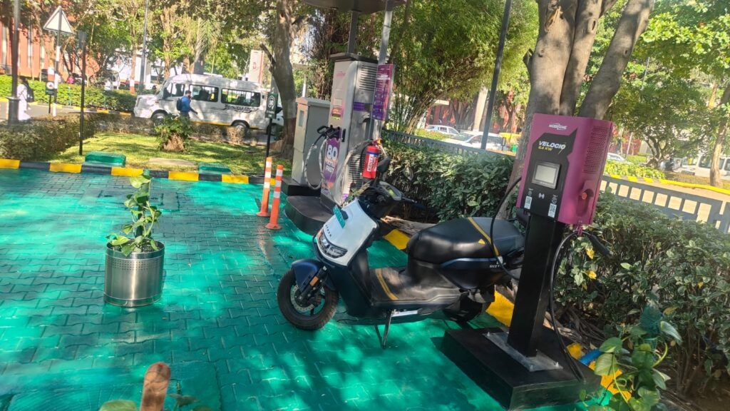 MobiLane-Partners-with-Ather-Energy-to-Expand-Open-EV-Charging-Access-Across-India-1024x576