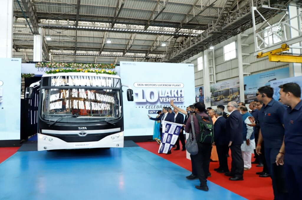 Tata-Motors-Achieves-10-Lakh-Commercial-Vehicles-Production-Milestone-at-its-Lucknow-Plant-1024x680