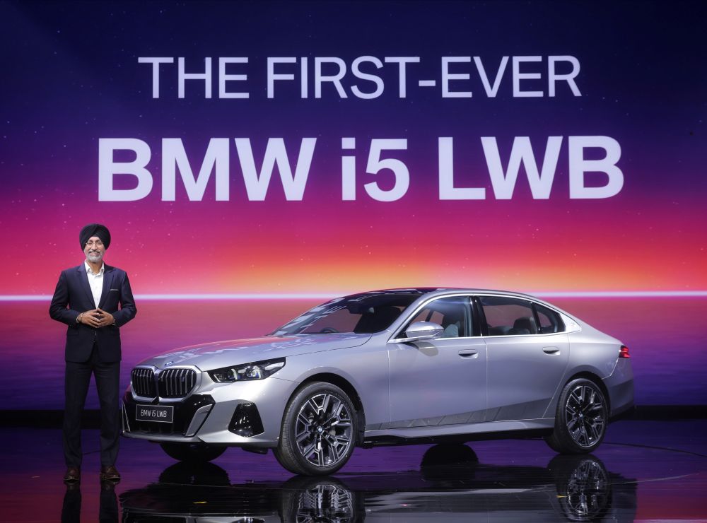 01-Hardeep-Singh-Brar-President-CEO-BMW-Group-India-with-the-first-ever-BMW-i5-LWB