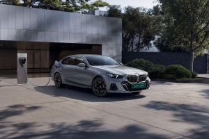 02-The-first-ever-BMW-i5-LWB