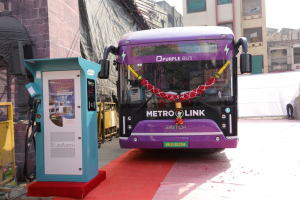 Switch-EiV12-m-bus-at-the-flag-off-in-Nagpur