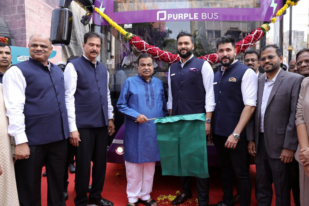 Switch-Mobility-Prasanna-Purple-flag-off-new-route-in-presence-of-Honble-Minister-of-Road-Transport-Highways-Shri-Nitin-Gadkari